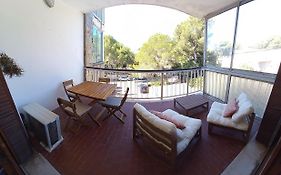 Loft climatisé La pinède, 50 m2, très calme, 5 mn à pied des plages, lit King Size